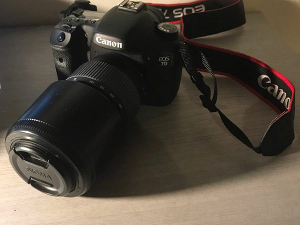Canon 7D DSLR and Sigma 70-300mm f 4-5.6 lens