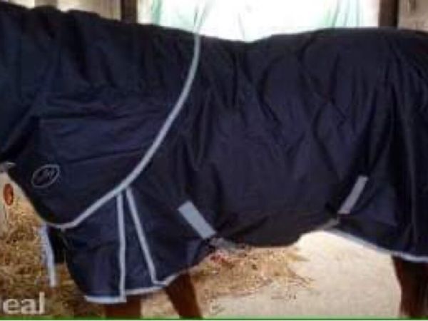 Outdoor horse rugs new Reduced size 6’6