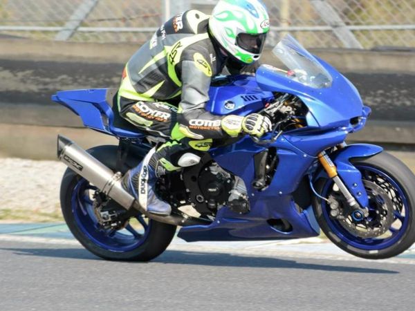 Yamaha R1 race bike