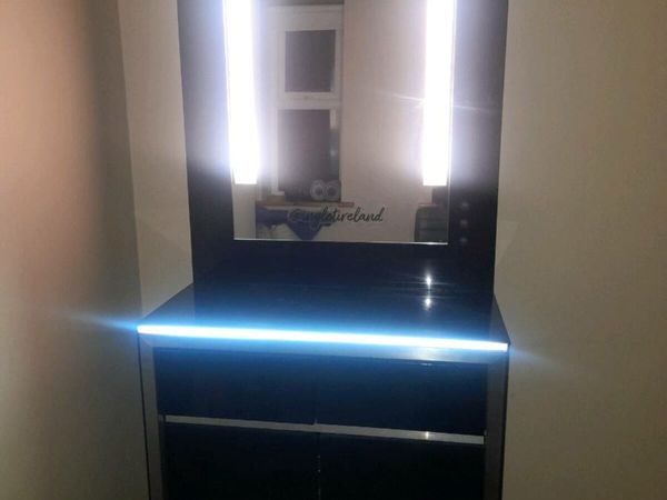 Makeup hairdressing  shop fit out