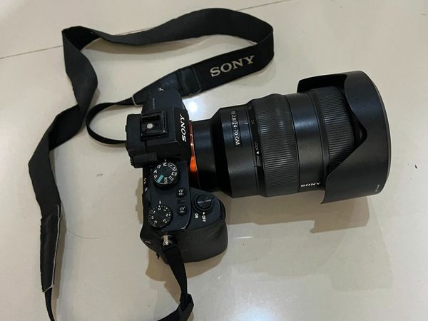 SONY A7ii camera and G-master lens 24-70