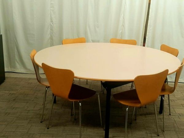 Large round table folding legs