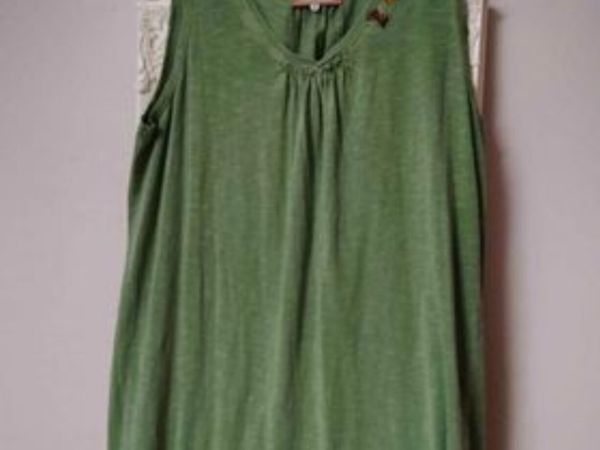 Ladies AVOCA green tunic, cotton
With lovely