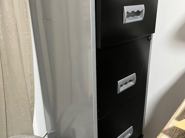 Filing cabinet with keys quick collect only