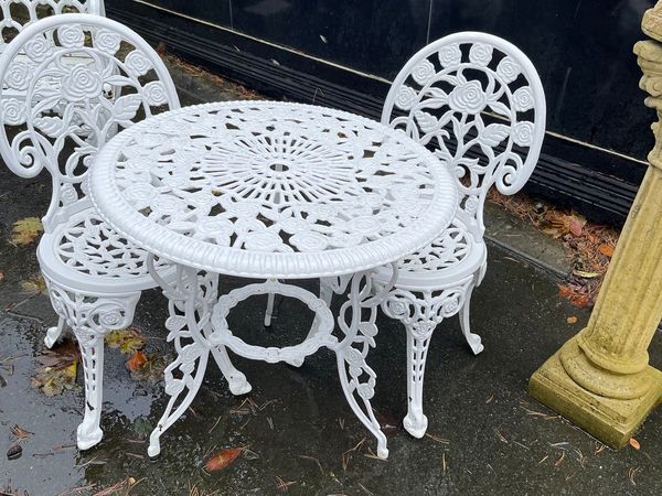 Bistro table chairs