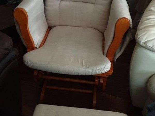 Babylo glinder nursing chair with foot stool