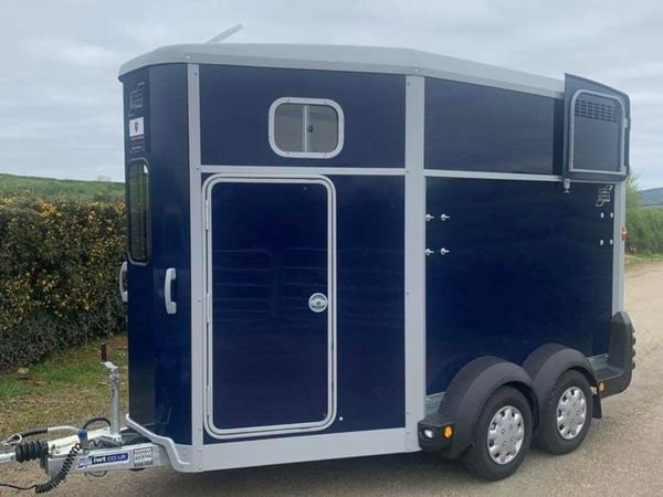 6 month old 511 horse box like bran new