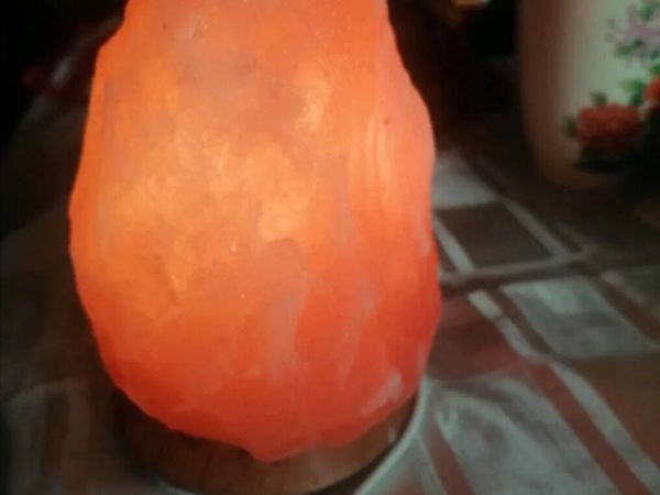 Himalayan natural Salt Lamp
