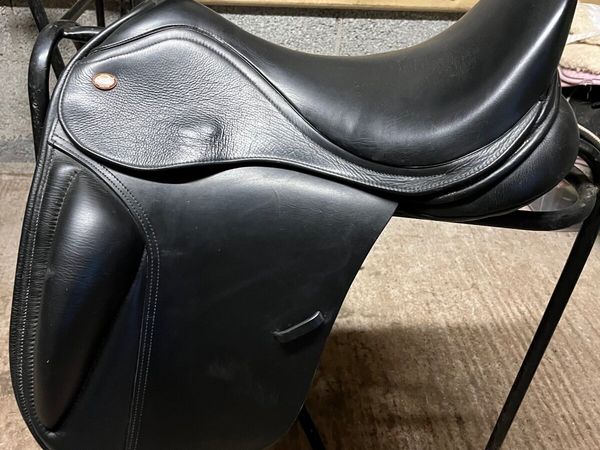Immaculate Kent & Masters 17.5”Dressage saddle