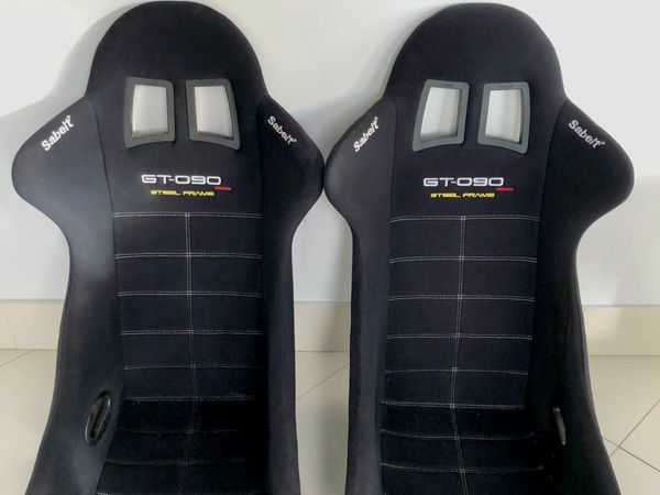 Sabelt Racer Duo seats and RRS 6 point Harness