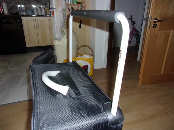 LARGE SOFT TYPE SUITCASE WIDE HANDLE