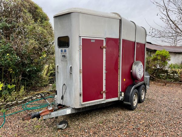 Ifor Williams HB505r horse trailer