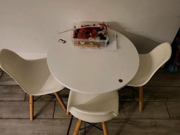 Kids table and 3 chair's