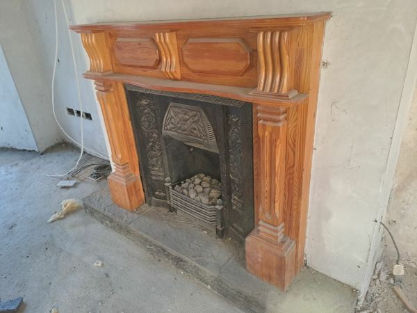 Electric fire and mantle