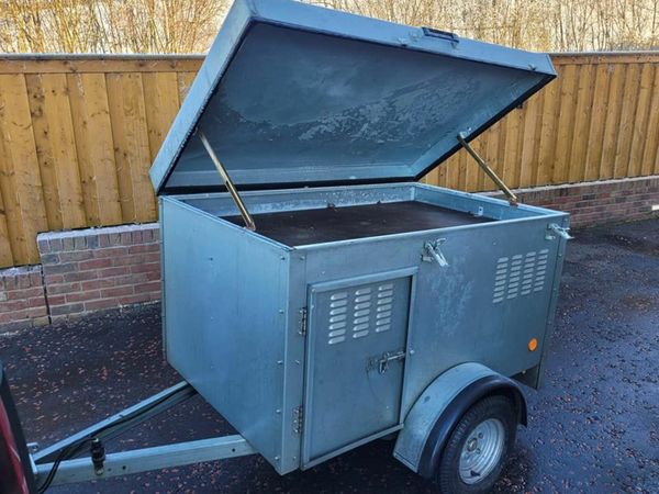 Galvanised 3 compartment dog trailer lift up lid