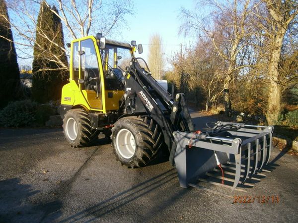 Compact Loader ( NEW )