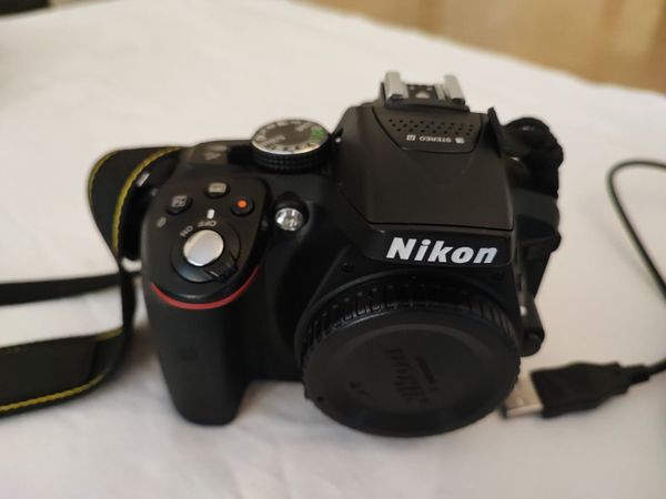 Nikon D5300 18-55mm f/3.5-5.6G VR with flashgun