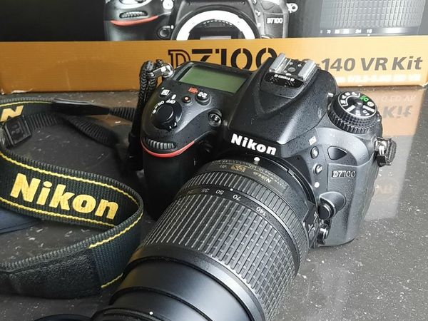 Price Drop.......Nikon D7100 DSLR kit with box.