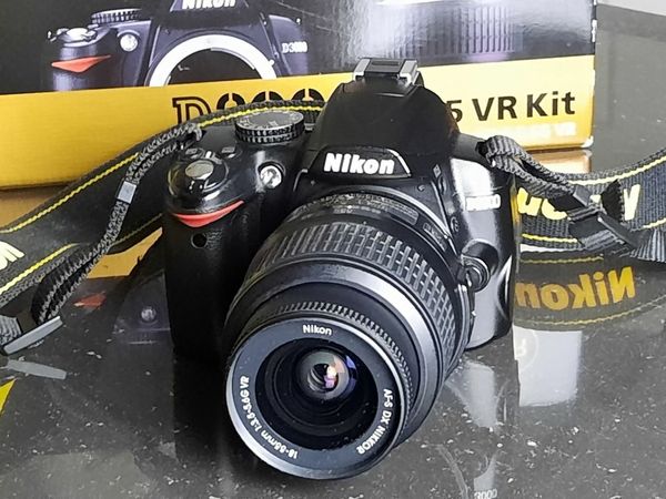 Nikon D3000 DSLR kit with box.