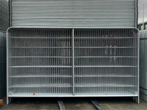 TEMPORARY FENCING PANEL WITH CENTRE BAR