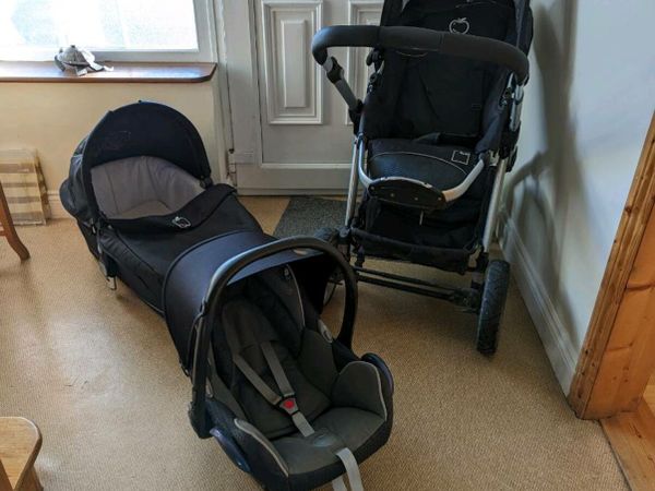 Icandy buggy, carrycot and Maxi Cosi car seat