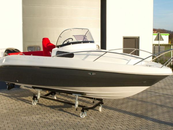 M565 Cabin Motorboat