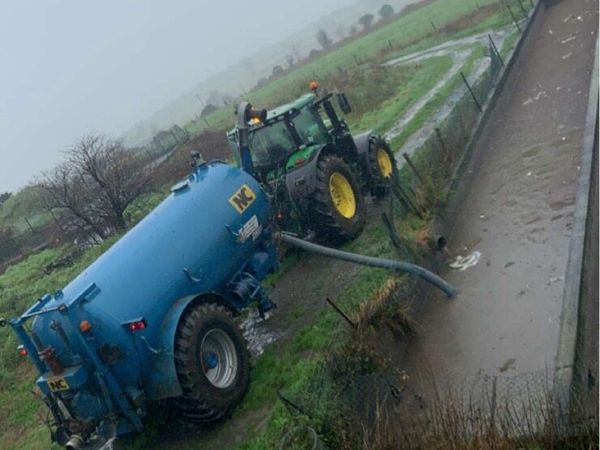 Slurry tank for hire with trail and shoe