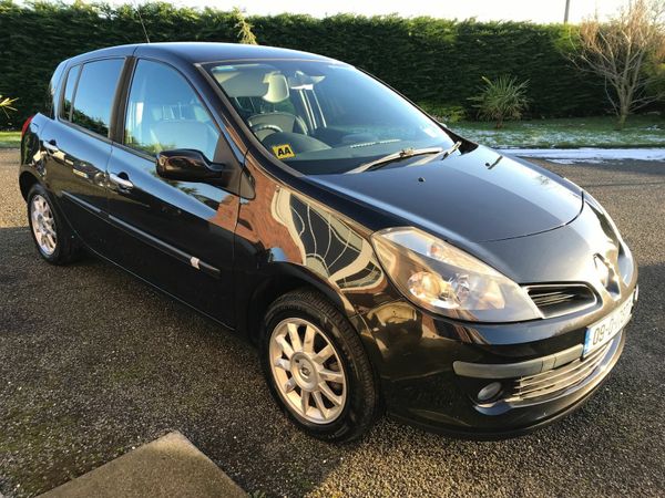 Renault Clio 1.2petrol half leather only 56k miles
