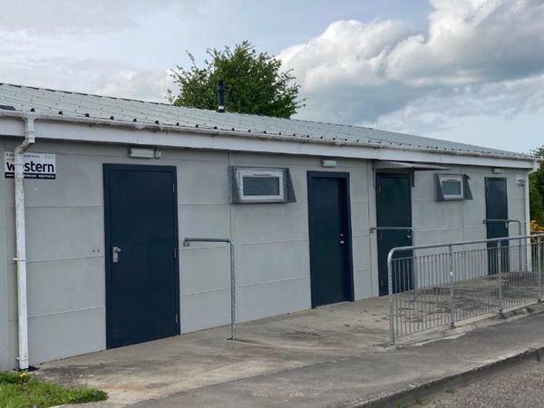 2 changing rooms with toilets and shower