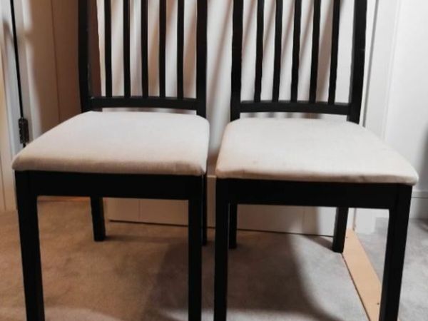 Dining chair in great condition - 4 available