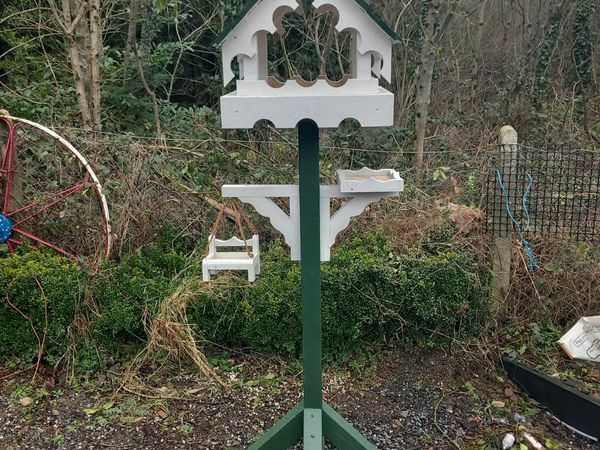 Bird table stand