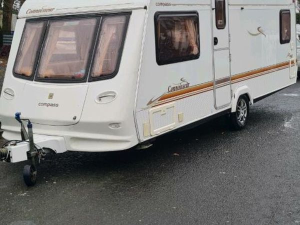 2004 Compass connoisseur  fixed bed