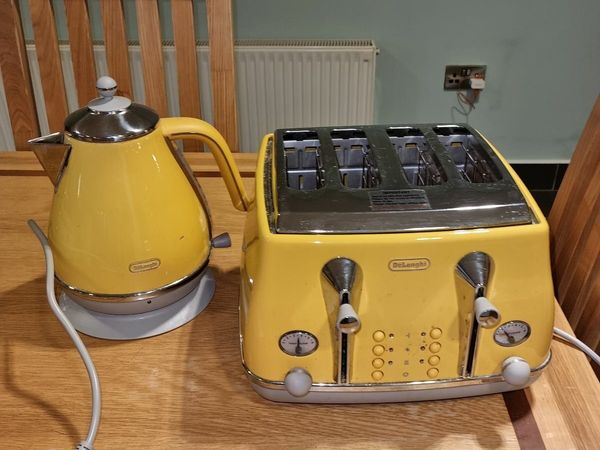 kettle and toaster delonghi