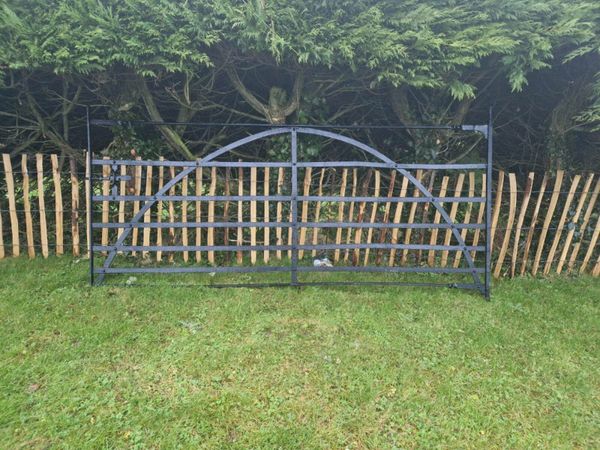 Traditional Style Forged Rivet Gates