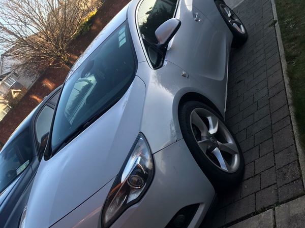 2012 VAUXHALL ASTRA GTC (LOW MILAGE)