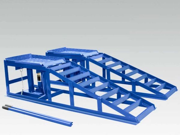 2Ton Hydraulic Car Ramps...Free Delivery