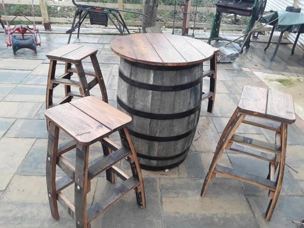 Oak barrel with stools