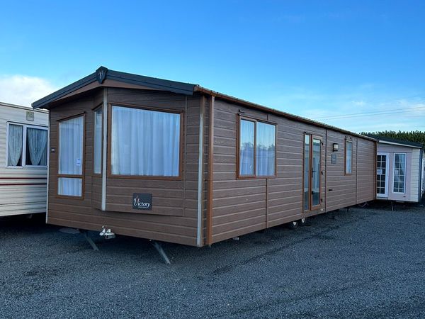 Gorgeous 2017 Victory Lodge 38 x 13 / 2 Bed