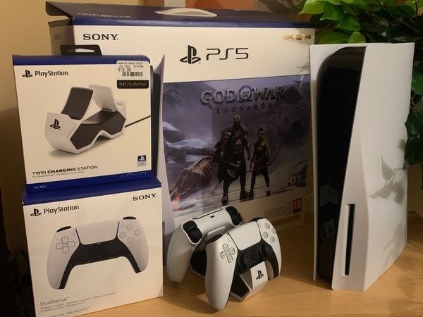 Playstation 5 + 2 Controllers + Charging Dock