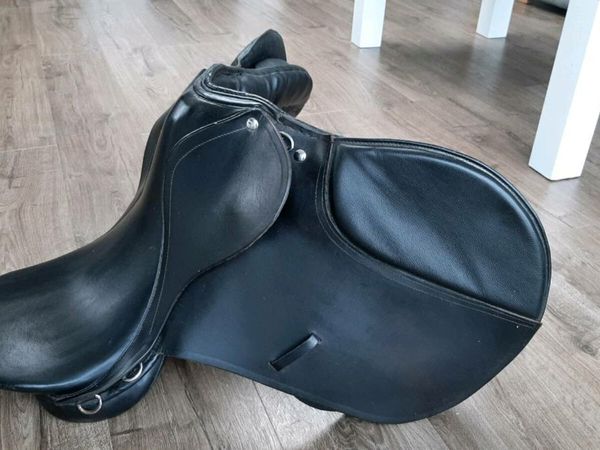 18 inch Horse saddle black leather