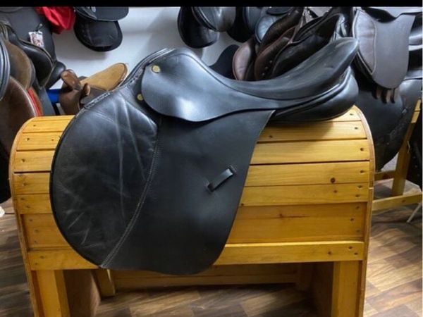 Rossner black leather jumping saddle 17.5”