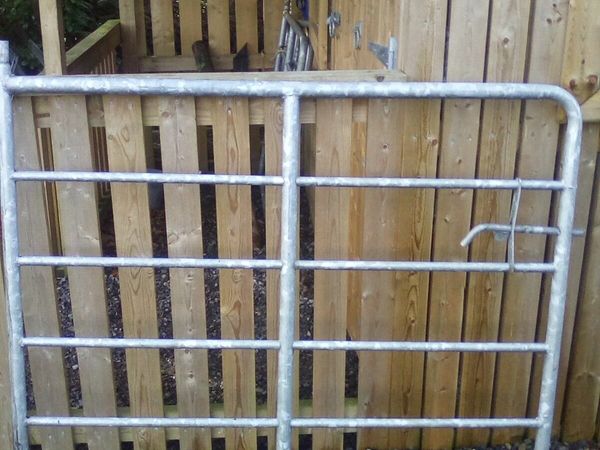 5 foot galvanised gate with fittings