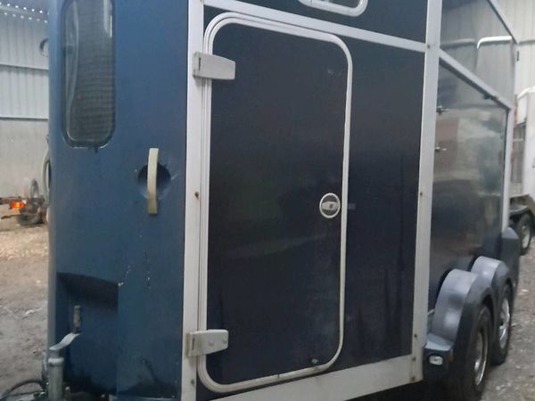 5,11 horse trailer for sale