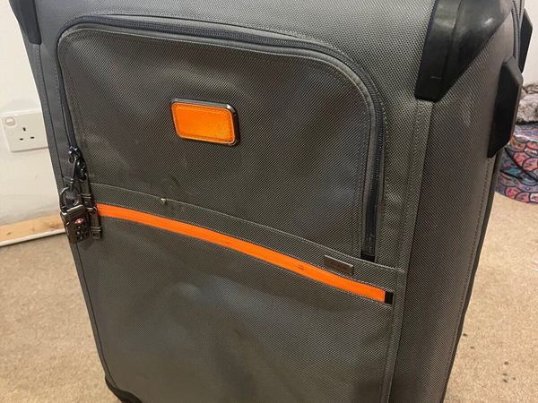 TUMI extended trip ALPHA 2. 4 wheel suitcase