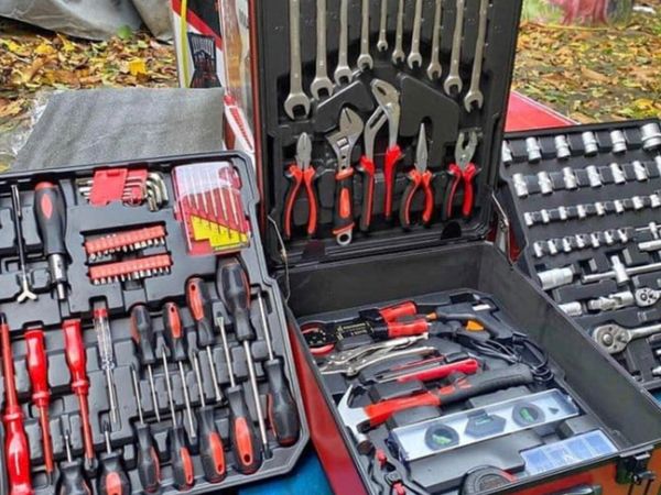 New Toolbox full of tools delivery included