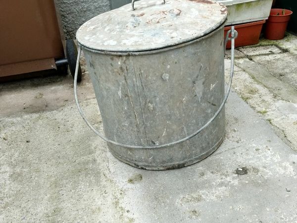 Garden Planter : Vintage galvanized Dolly Tub