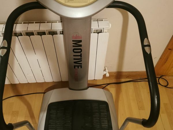 Fitness vibration plate trainer