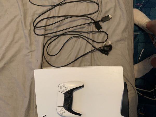 Ps5 factory cables and controller / box included