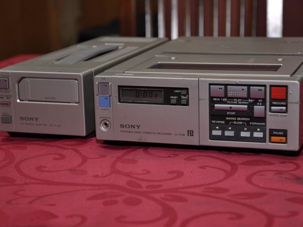 Sony sl f1 betamax video player & case (rare unit)