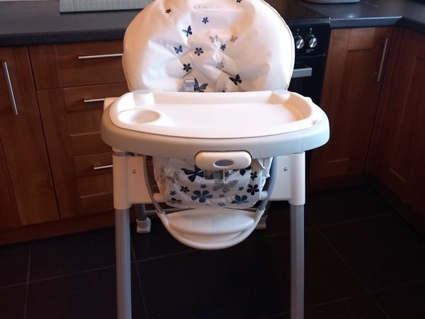 Travelling cot & baby high chair €50
